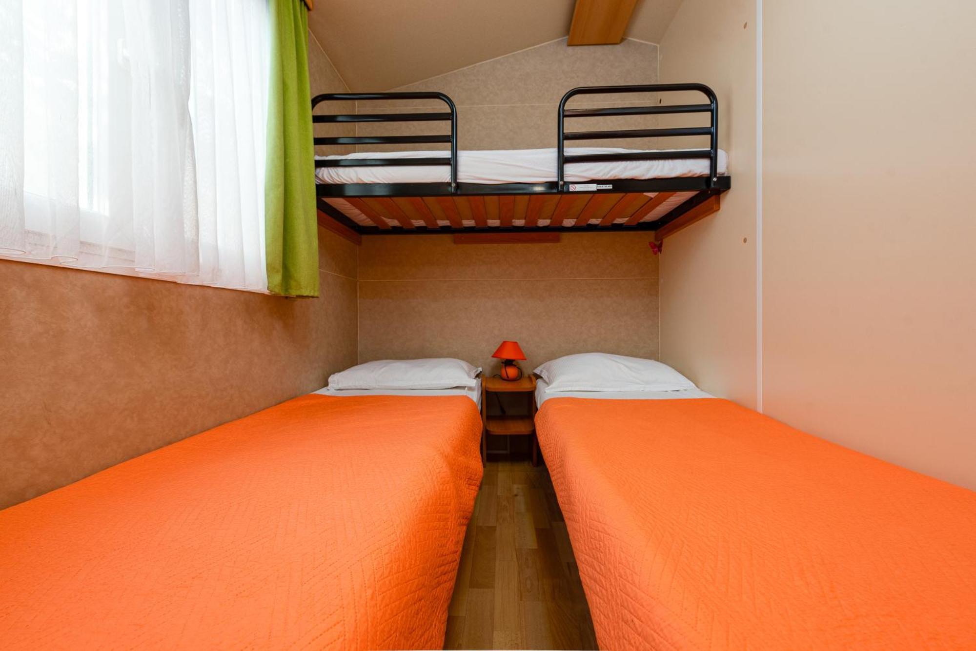 Camp Mrkva Mobile Homes With Pool Sukošan Exteriör bild