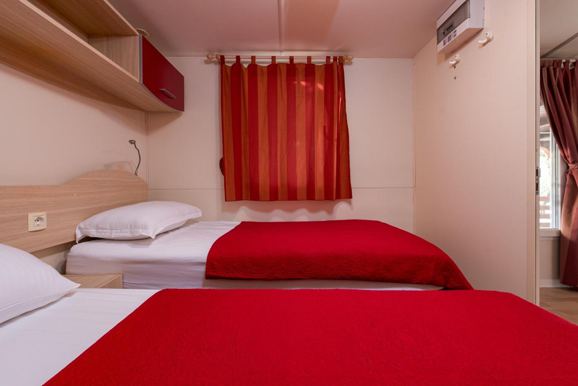 Camp Mrkva Mobile Homes With Pool Sukošan Rum bild