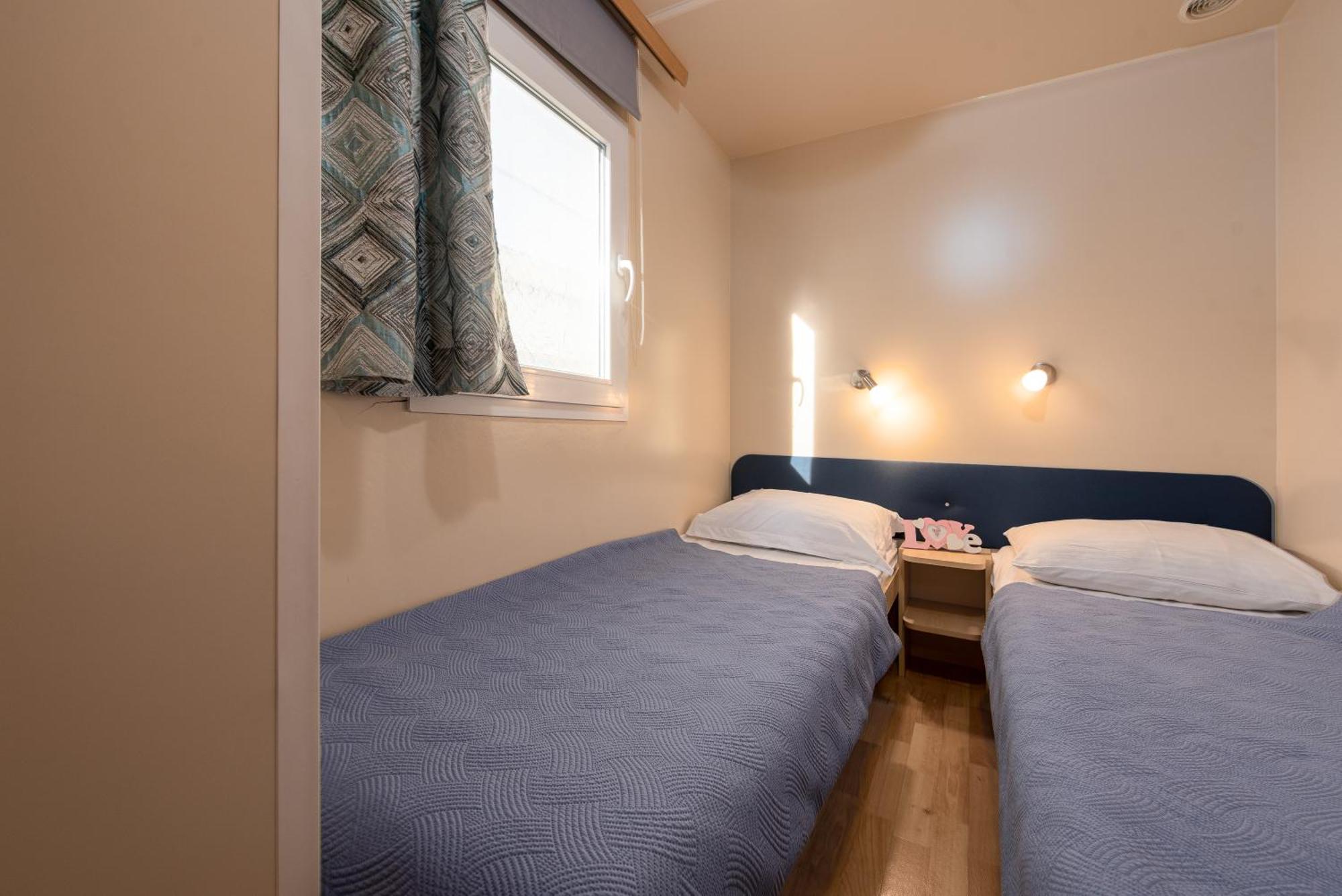 Camp Mrkva Mobile Homes With Pool Sukošan Rum bild