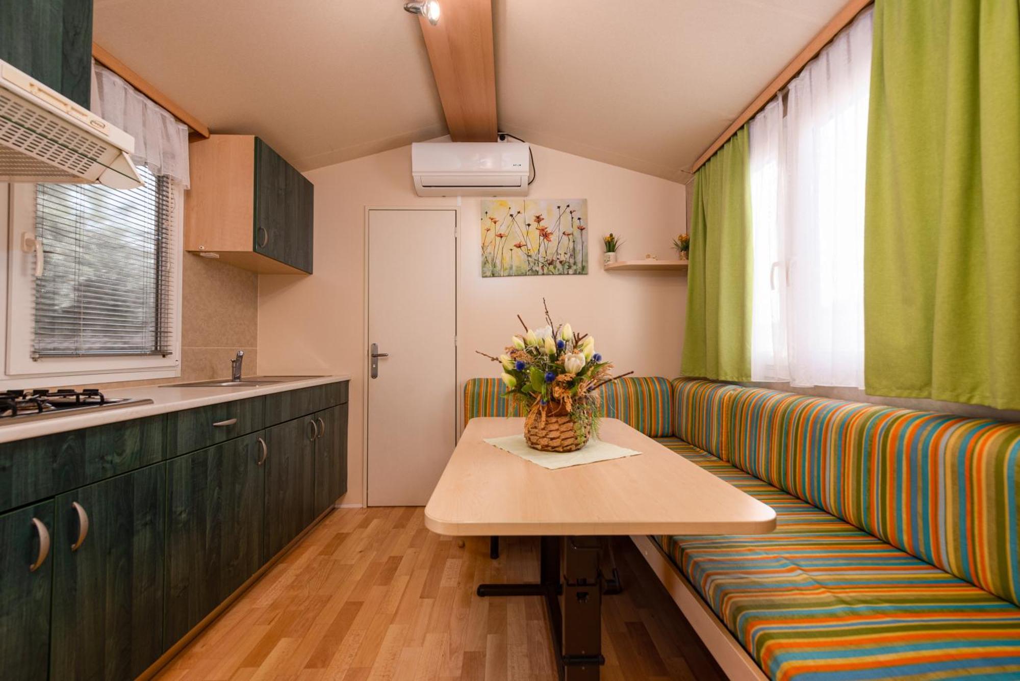 Camp Mrkva Mobile Homes With Pool Sukošan Rum bild
